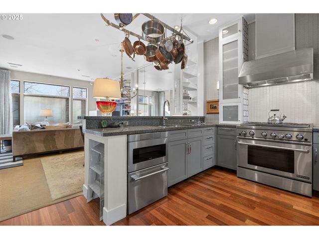 2018 Nw 16TH Ave, Portland, OR 97209