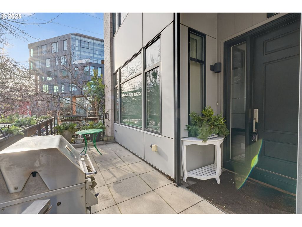 2018 Nw 16TH Ave, Portland, OR 97209