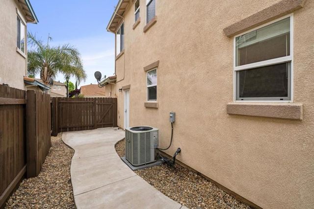 39 Escher Circle, Oakley, CA 94561