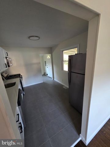 83 W 8TH ST, Burlington, NJ 08016