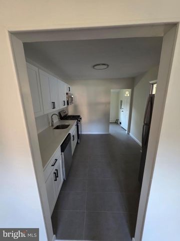 83 W 8TH ST, Burlington, NJ 08016