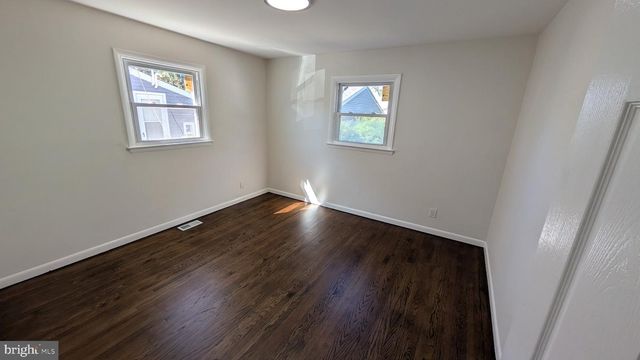 83 W 8TH ST, Burlington, NJ 08016