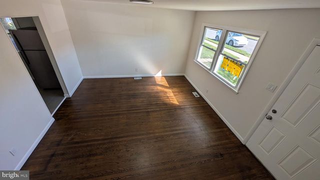 83 W 8TH ST, Burlington, NJ 08016