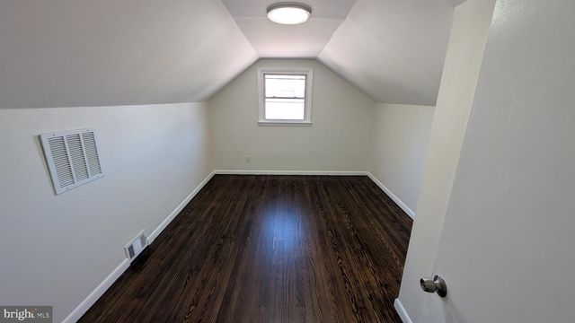 83 W 8TH ST, Burlington, NJ 08016