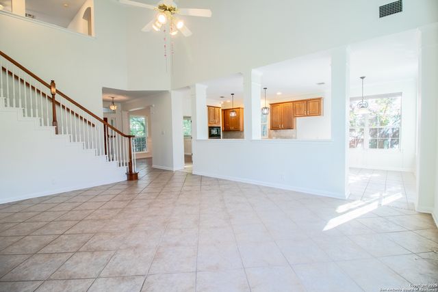 511 Mesa Rdg, San Antonio, TX 78258