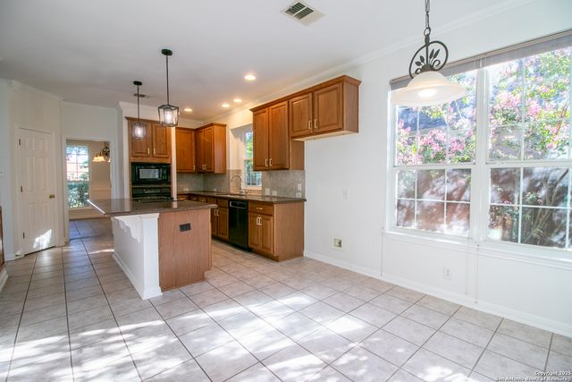 511 Mesa Rdg, San Antonio, TX 78258