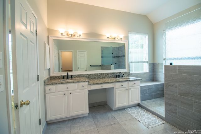 511 Mesa Rdg, San Antonio, TX 78258