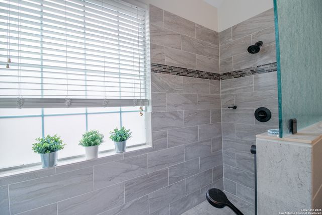 511 Mesa Rdg, San Antonio, TX 78258