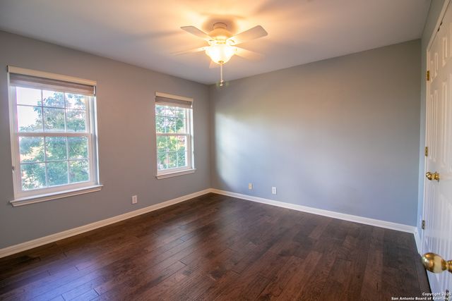 511 Mesa Rdg, San Antonio, TX 78258