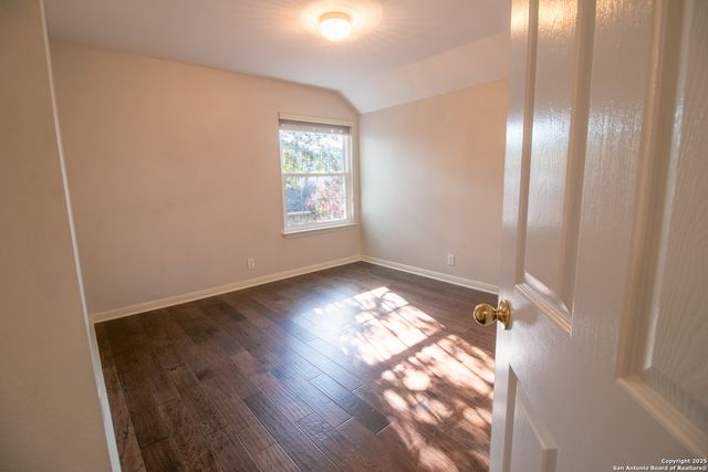 511 Mesa Rdg, San Antonio, TX 78258