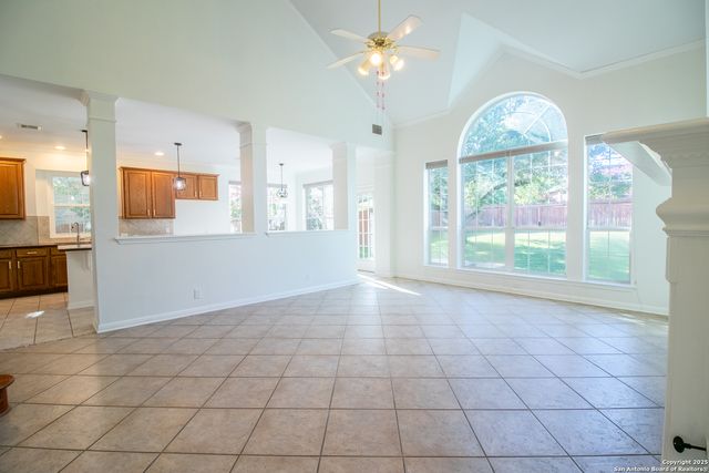 511 Mesa Rdg, San Antonio, TX 78258