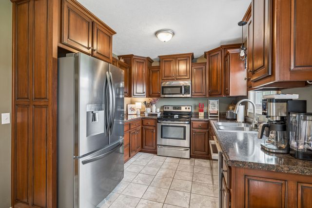 420 Douglas Ln, Lafayette, TN 37083