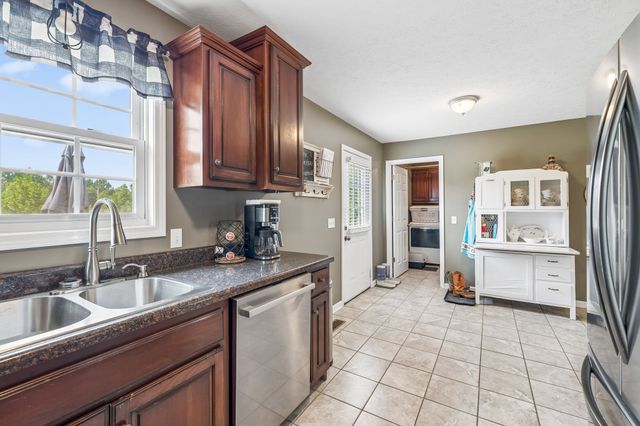 420 Douglas Ln, Lafayette, TN 37083
