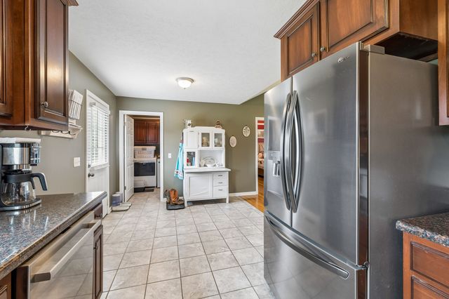 420 Douglas Ln, Lafayette, TN 37083