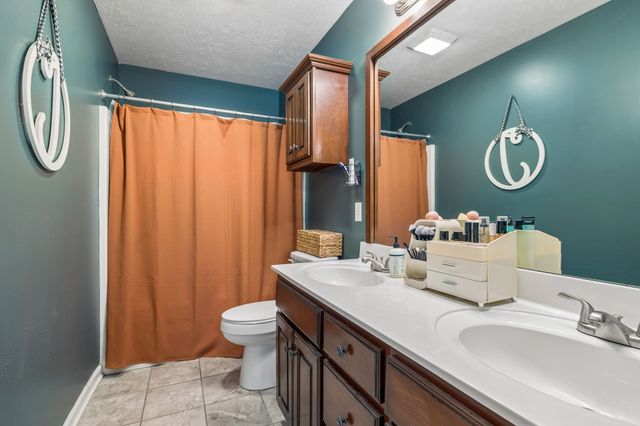 420 Douglas Ln, Lafayette, TN 37083