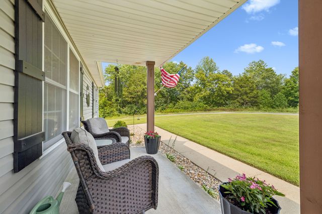 420 Douglas Ln, Lafayette, TN 37083