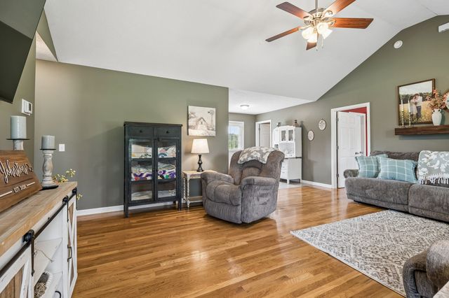420 Douglas Ln, Lafayette, TN 37083