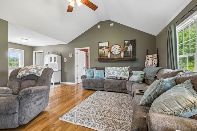 420 Douglas Ln, Lafayette, TN 37083