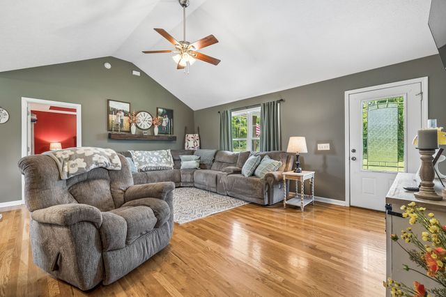 420 Douglas Ln, Lafayette, TN 37083