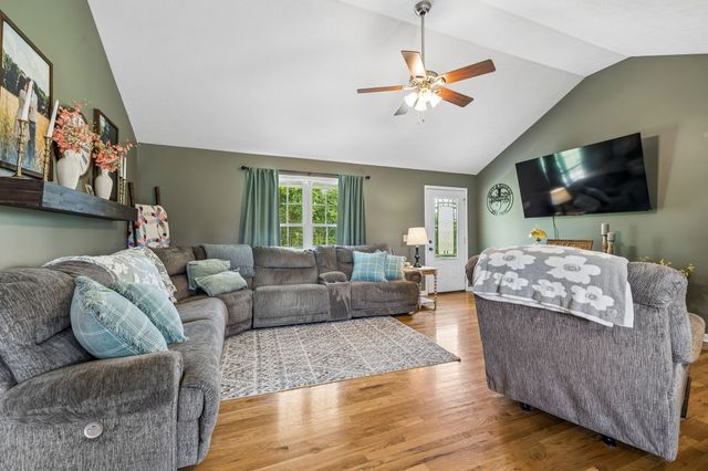 420 Douglas Ln, Lafayette, TN 37083