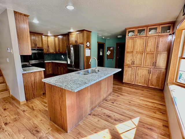 310 7th Street SW, Roseau, MN 56751