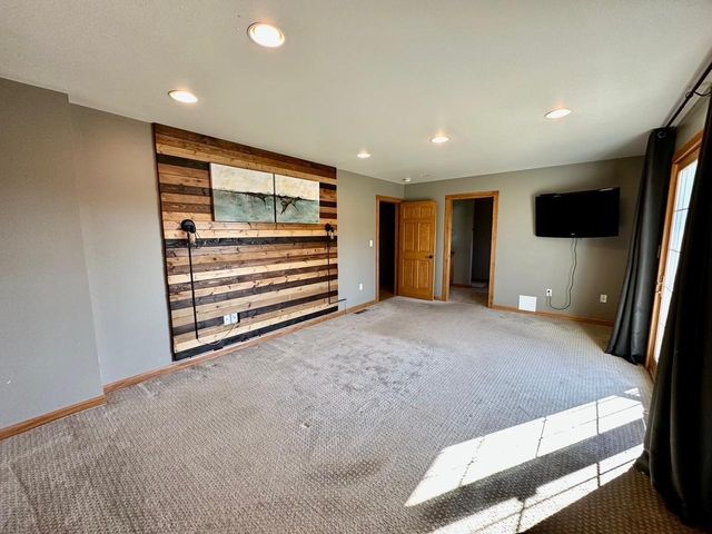 310 7th Street SW, Roseau, MN 56751