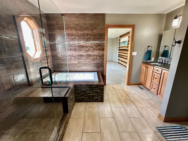 310 7th Street SW, Roseau, MN 56751