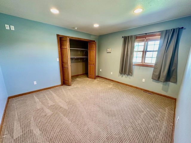 310 7th Street SW, Roseau, MN 56751