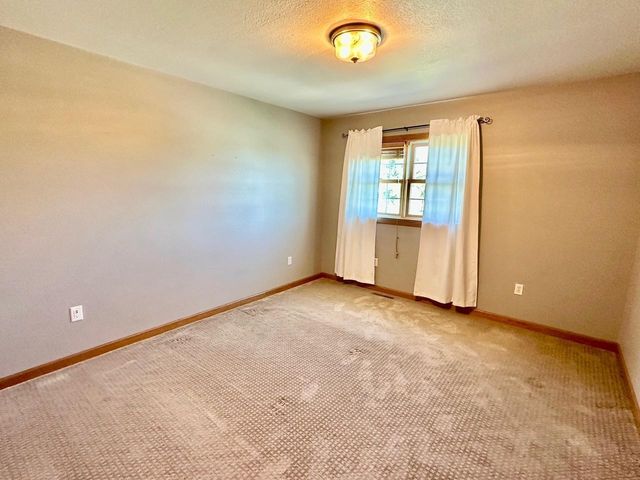 310 7th Street SW, Roseau, MN 56751