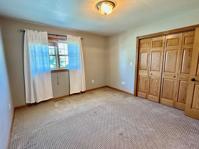 310 7th Street SW, Roseau, MN 56751