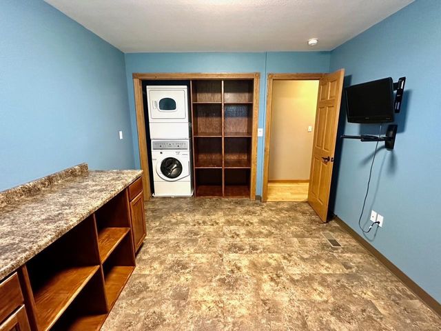 310 7th Street SW, Roseau, MN 56751