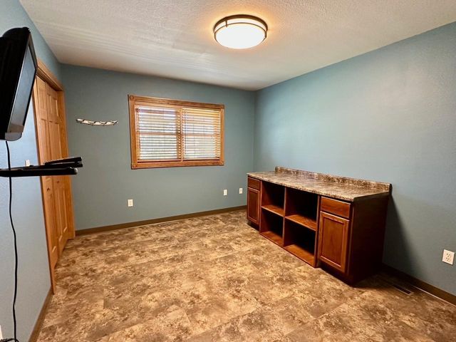 310 7th Street SW, Roseau, MN 56751