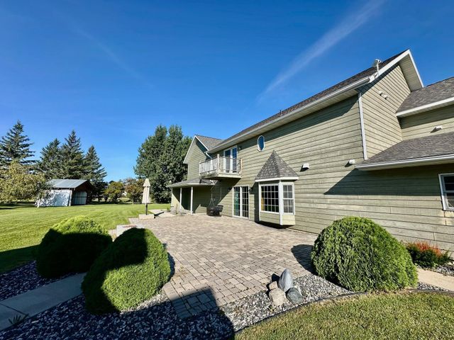 310 7th Street SW, Roseau, MN 56751