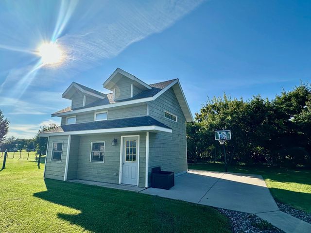 310 7th Street SW, Roseau, MN 56751