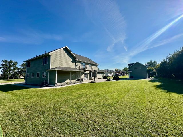 310 7th Street SW, Roseau, MN 56751