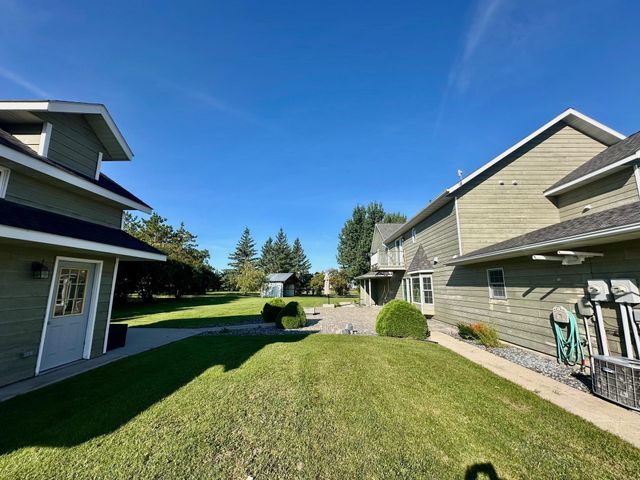 310 7th Street SW, Roseau, MN 56751