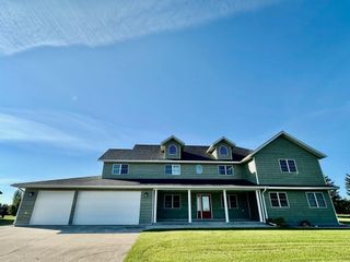 310 7th Street SW, Roseau, MN 56751