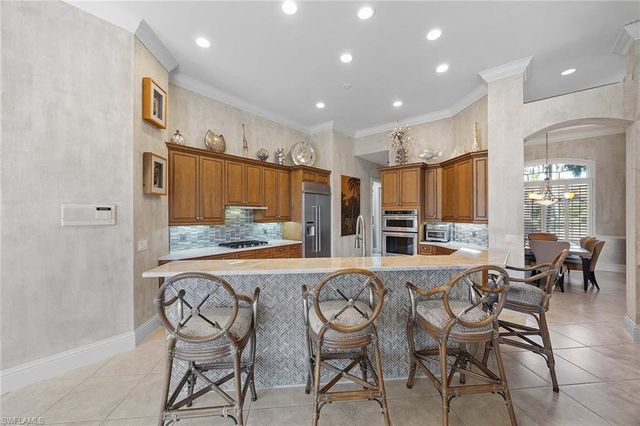 8752 Muirfield DR, Naples, FL 34109