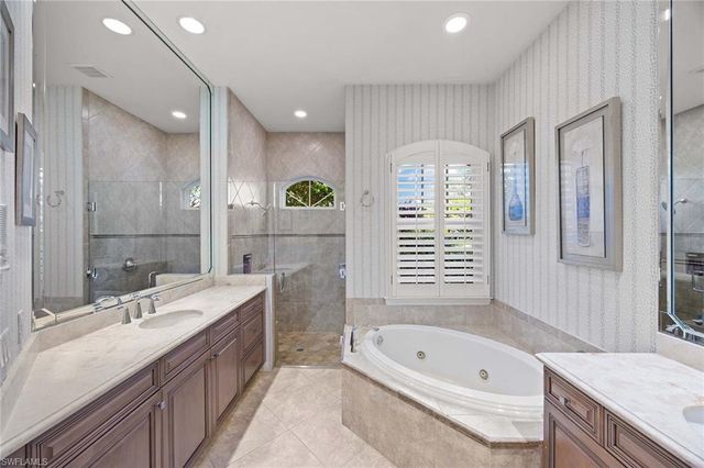 8752 Muirfield DR, Naples, FL 34109