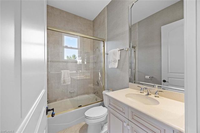 8752 Muirfield DR, Naples, FL 34109