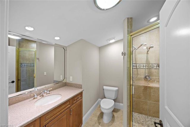 8752 Muirfield DR, Naples, FL 34109