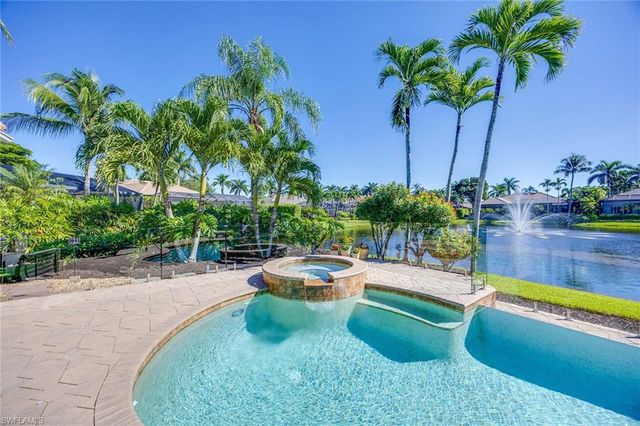 8752 Muirfield DR, Naples, FL 34109