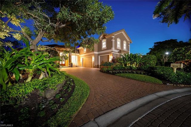 8752 Muirfield DR, Naples, FL 34109