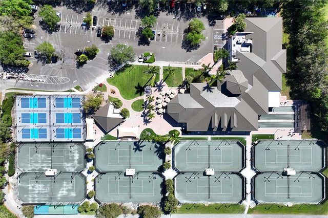 8752 Muirfield DR, Naples, FL 34109