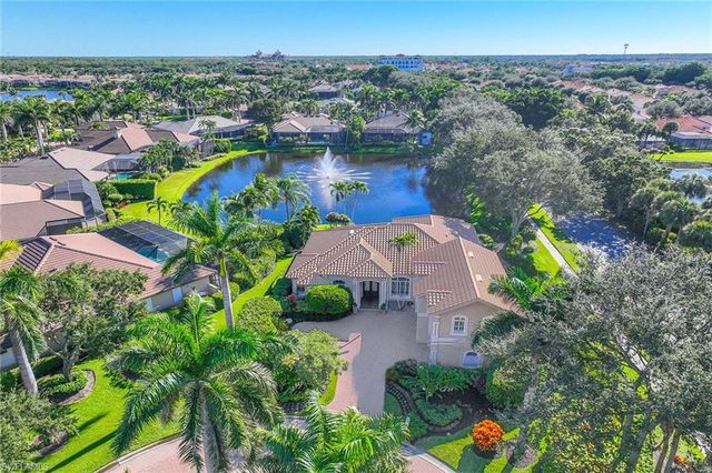 8752 Muirfield DR, Naples, FL 34109