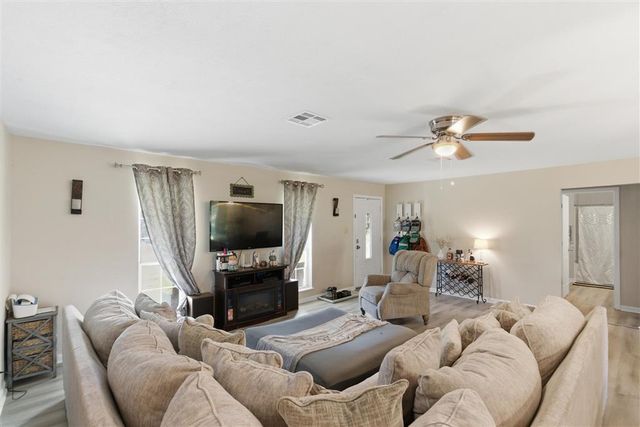 1032 Birdnest Road, Lake Charles, LA 70611