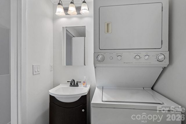 721 N Poplar Street 16, Charlotte, NC 28202