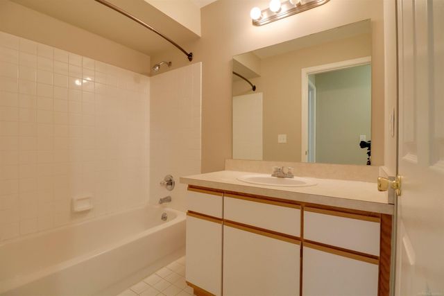 56222 Troon N Drive 202, Shelby, MI 48316