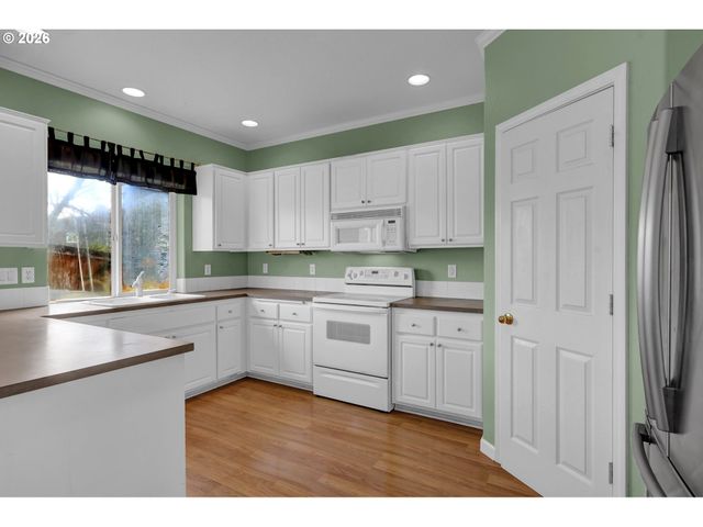 3886 AERIAL Way, Eugene, OR 97402