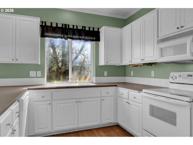 3886 AERIAL Way, Eugene, OR 97402